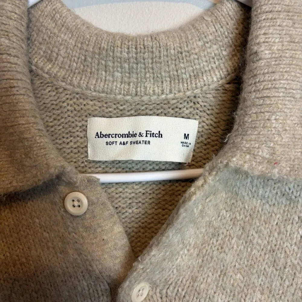 NWOT Abercrombie and Fitch Quarter Button Up Collared Size M Men